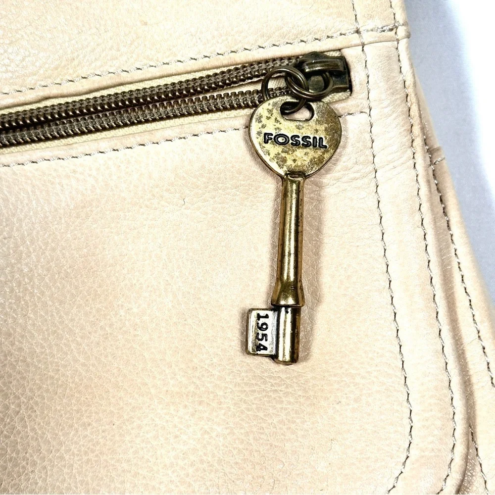 Fossil Leather Crossbody Bag The New American Classic 1954 Key Beige white cream
